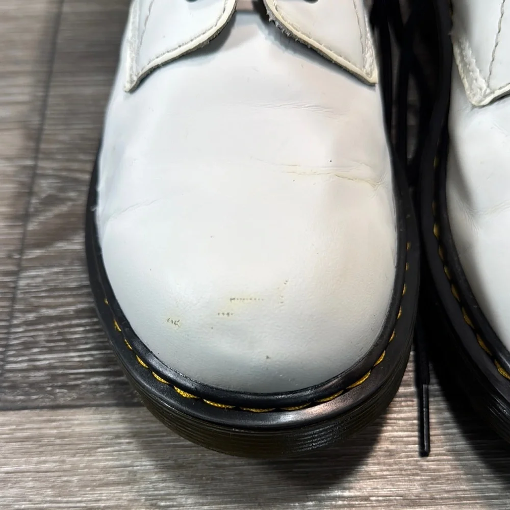 Dr Martens  White Leather Lace-Up Boots woman’s size 7 (s36)